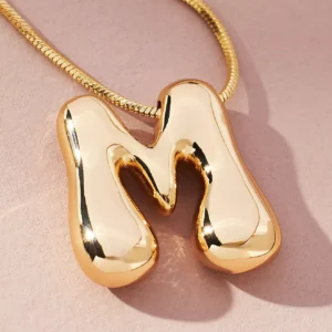 Mặt dây chữ cái "Bubbly"